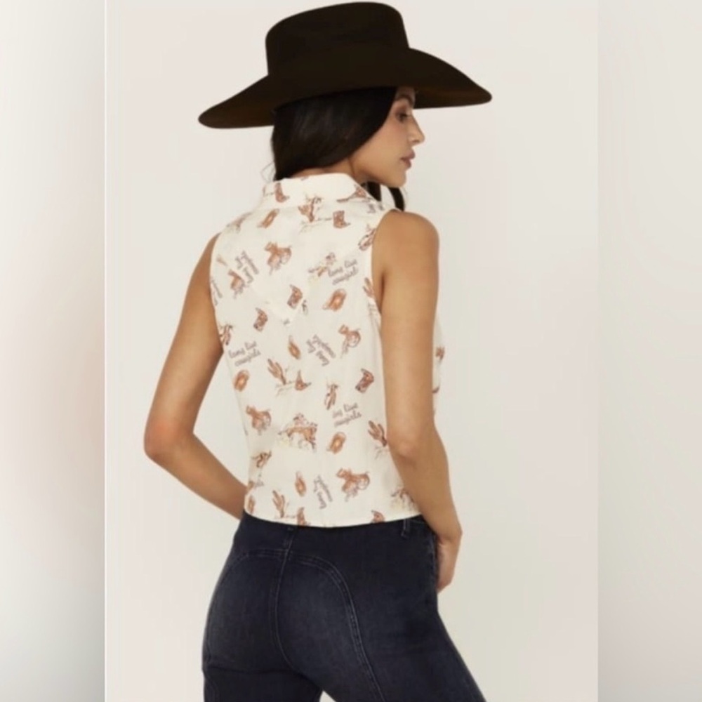 Wrangler Cream Patterned Sleeveless Blouse